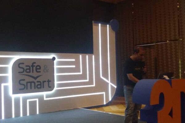 Sachin Gaur from team ExperimentsWithSugar at an event addressing experts from all around the world on the value of AI in diabetes Sachin Gaur from team ExperimentsWithSugar at an event addressing experts from all around the world on the value of AI in diabetes